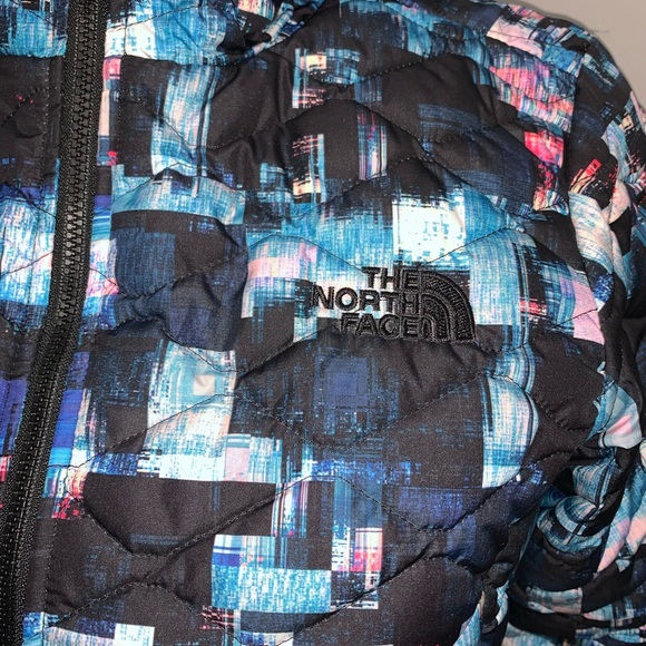 🆕 The North Face Thermoball Jacket - Picture 4 of 9
